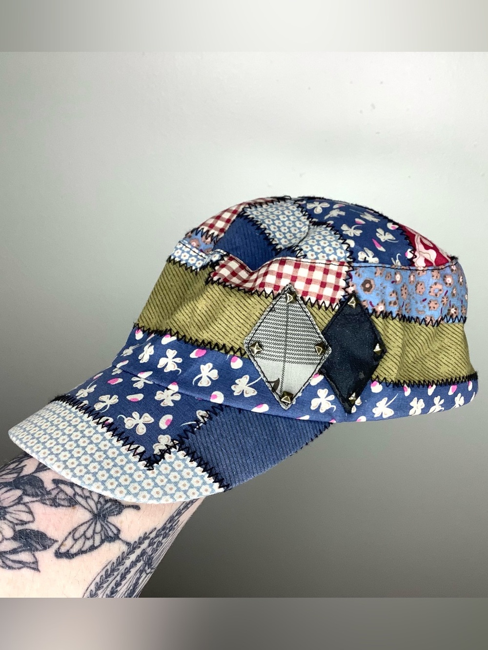 < Vintage Women’s Sun ‘N’ Sand Mixed Pattern Patchwork Hat >